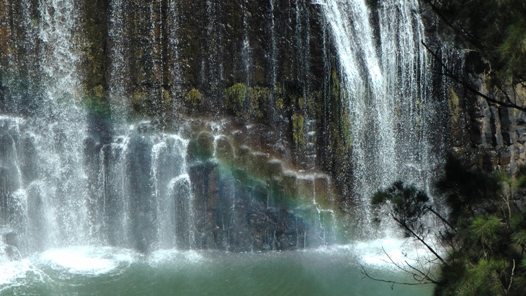 Regenbogen in den Millstream Falls